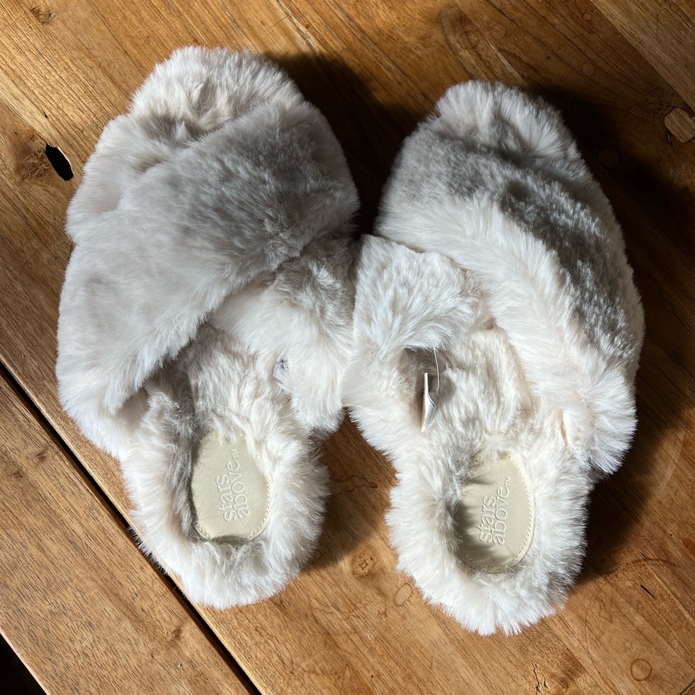Women’s Stars Above Slippers size 9-10